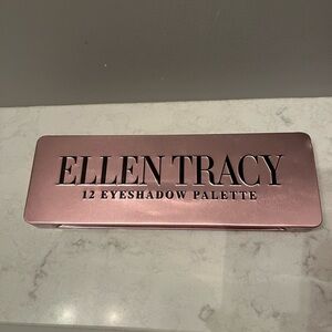 never used eyeshadow bundle! i got them but never ended up using them.